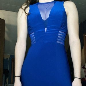 Selling this prom/formal dress. Says size 5/6 fits a 3/4 dm me with questions!